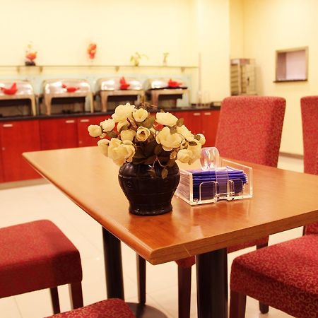 Hanting Express Shanghai Zhabei Park Branch المظهر الخارجي الصورة